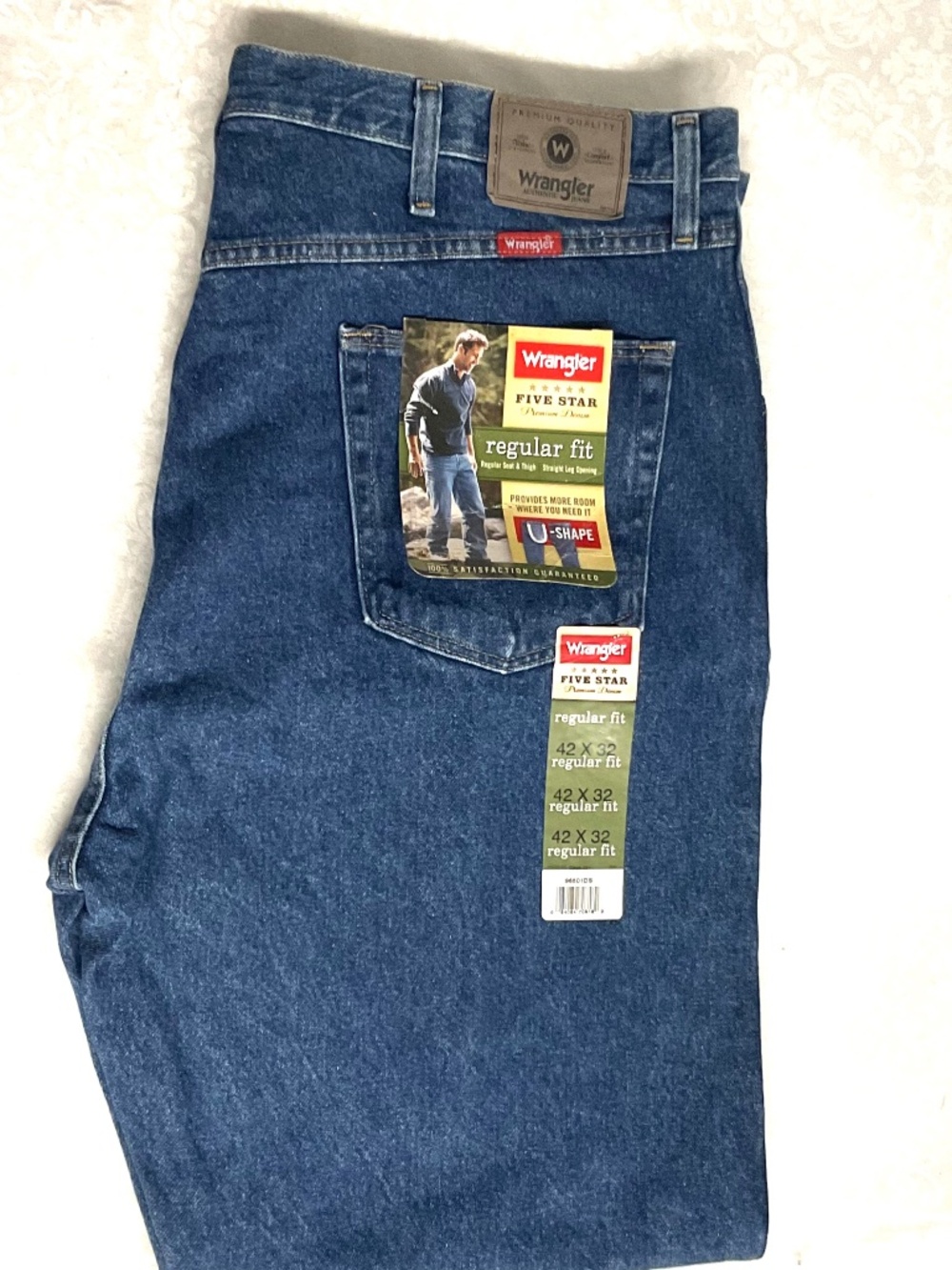 Men’s Jeans  WRANGLER, Regular fit   Blue. 42 x32. NWT
